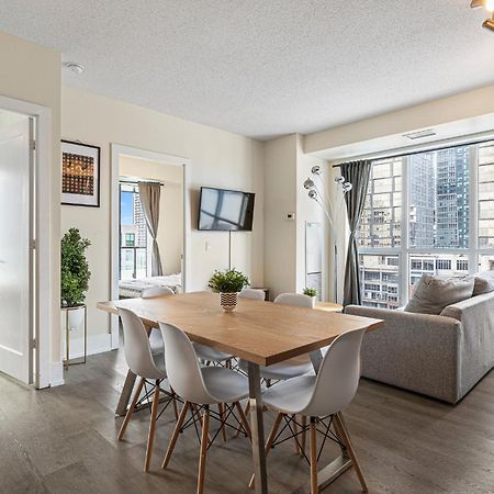 3 Bedroom Beside Cn Tower With Parking Downtown Toronto Extérieur photo
