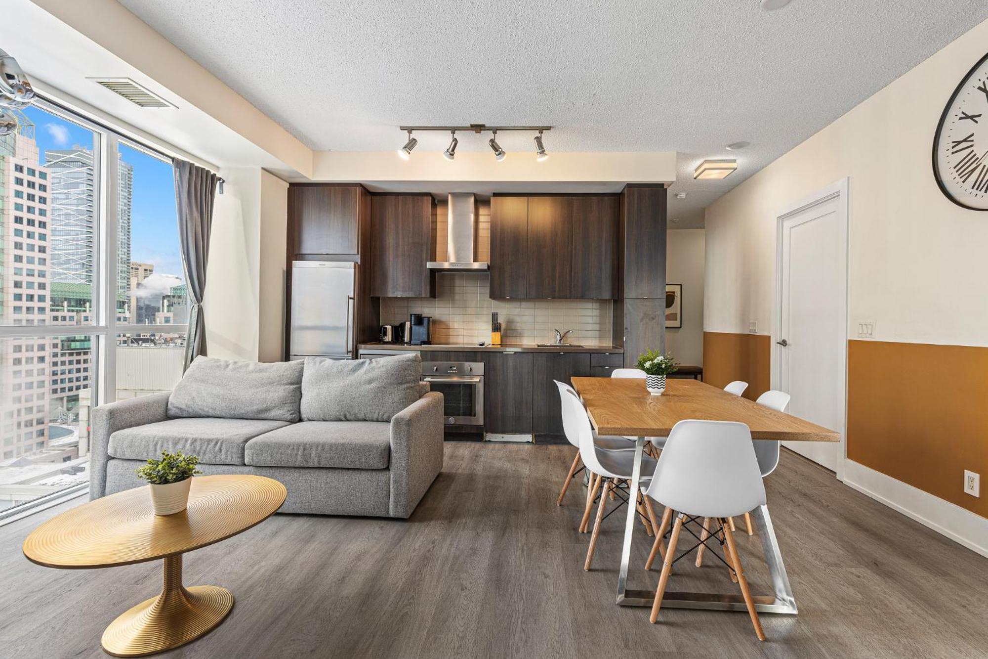 3 Bedroom Beside Cn Tower With Parking Downtown Toronto Extérieur photo