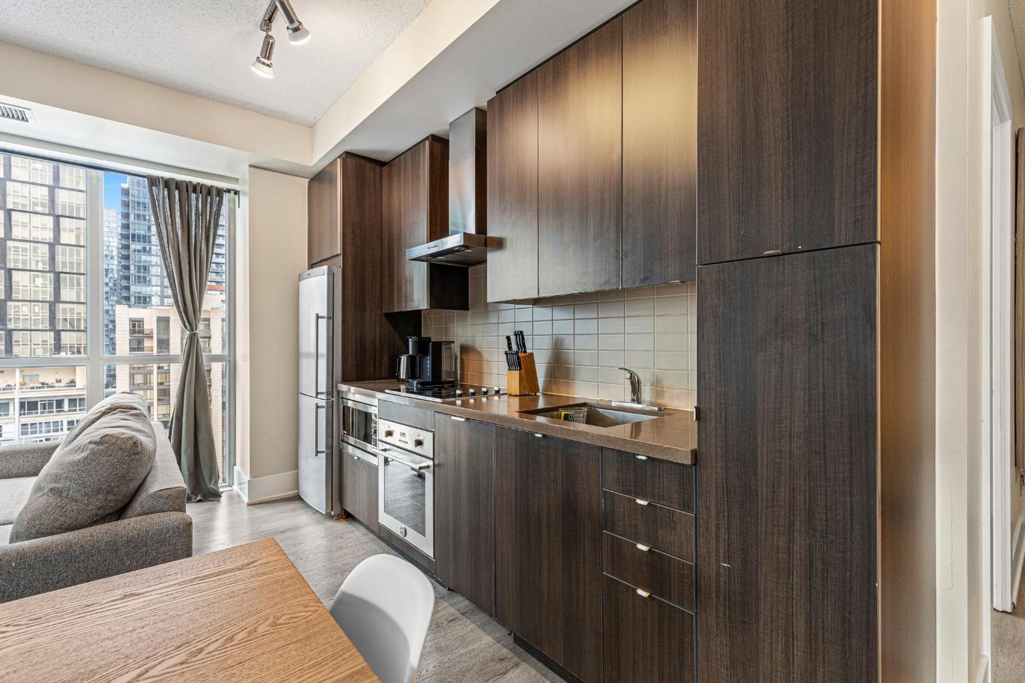 3 Bedroom Beside Cn Tower With Parking Downtown Toronto Extérieur photo