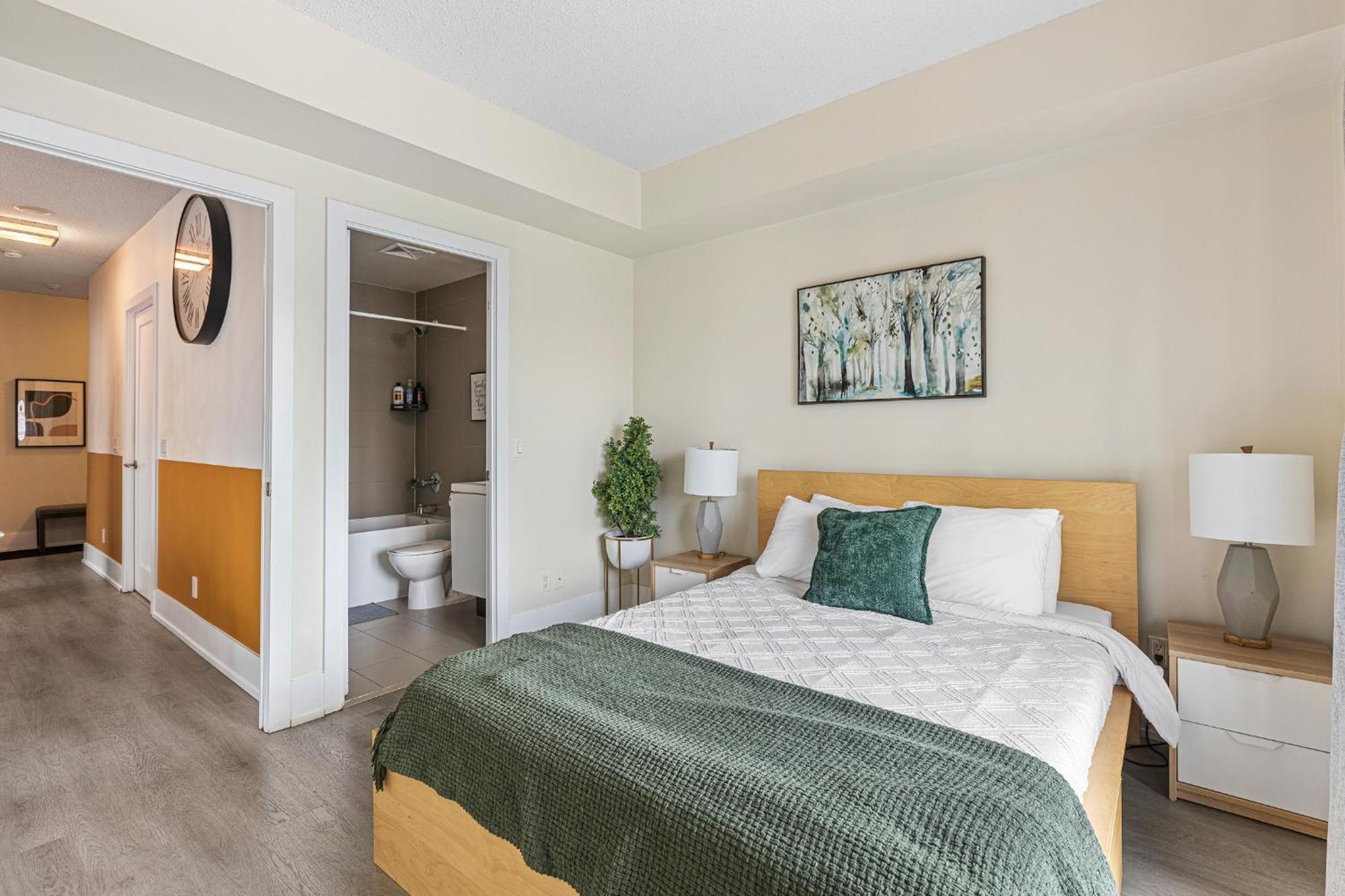 3 Bedroom Beside Cn Tower With Parking Downtown Toronto Extérieur photo