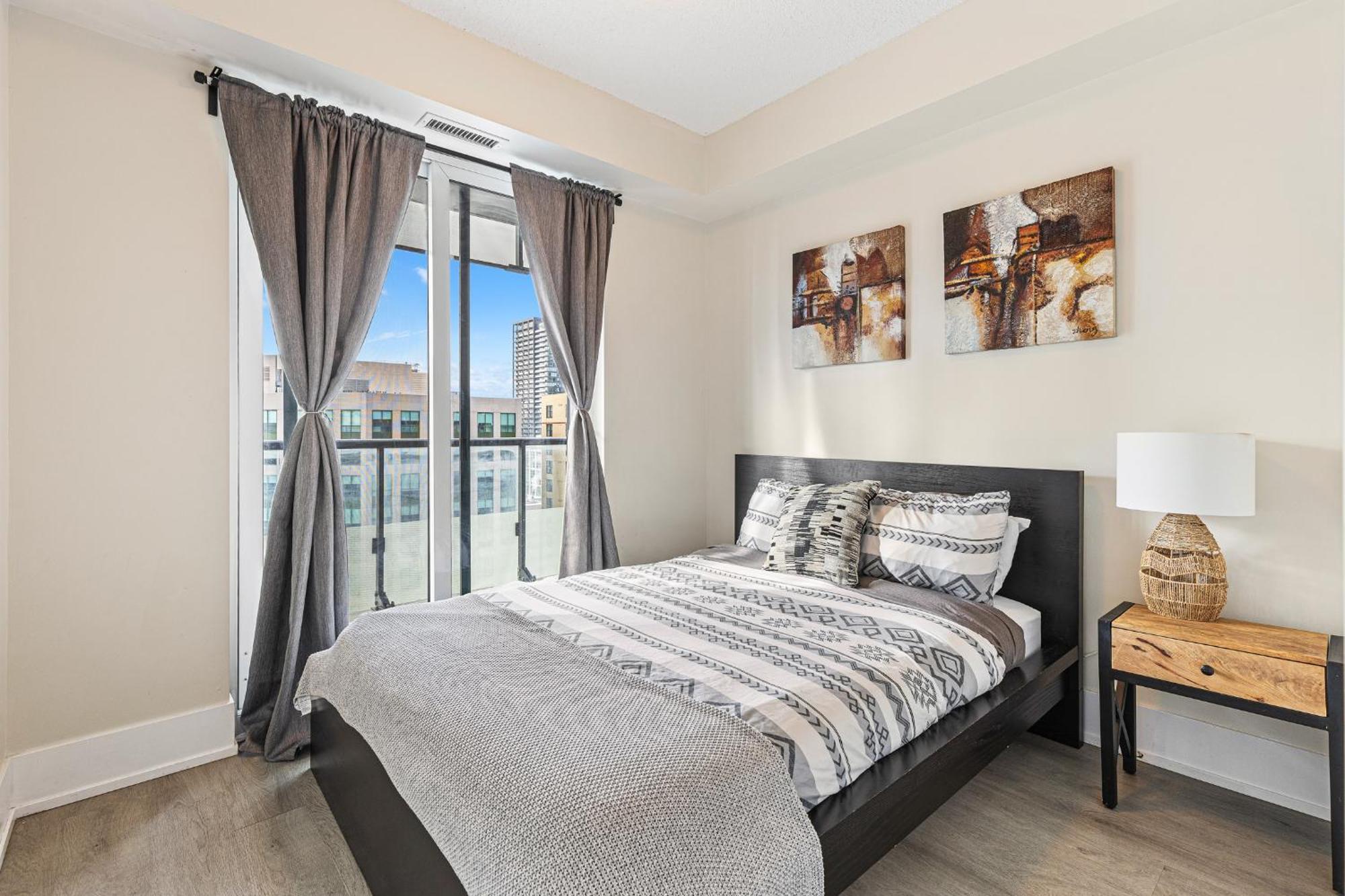 3 Bedroom Beside Cn Tower With Parking Downtown Toronto Extérieur photo