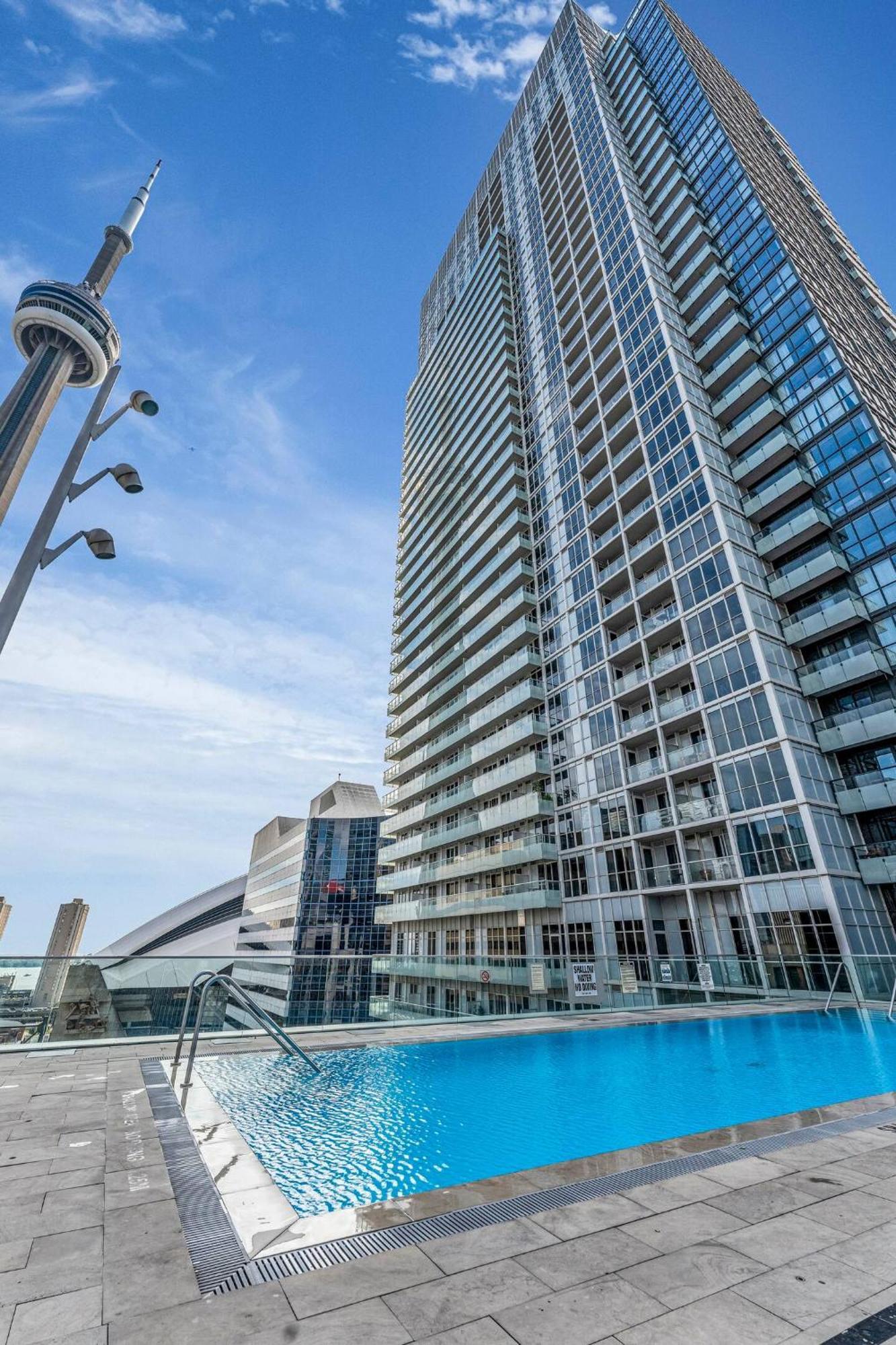 3 Bedroom Beside Cn Tower With Parking Downtown Toronto Extérieur photo